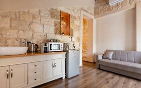 Via Maria Boutique Suites - Free Parking